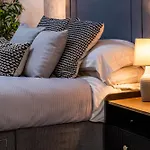 Chic Urban Haven - Luxurious City 2-Bedroom Retreat With Top Amenities - Sleeps 6