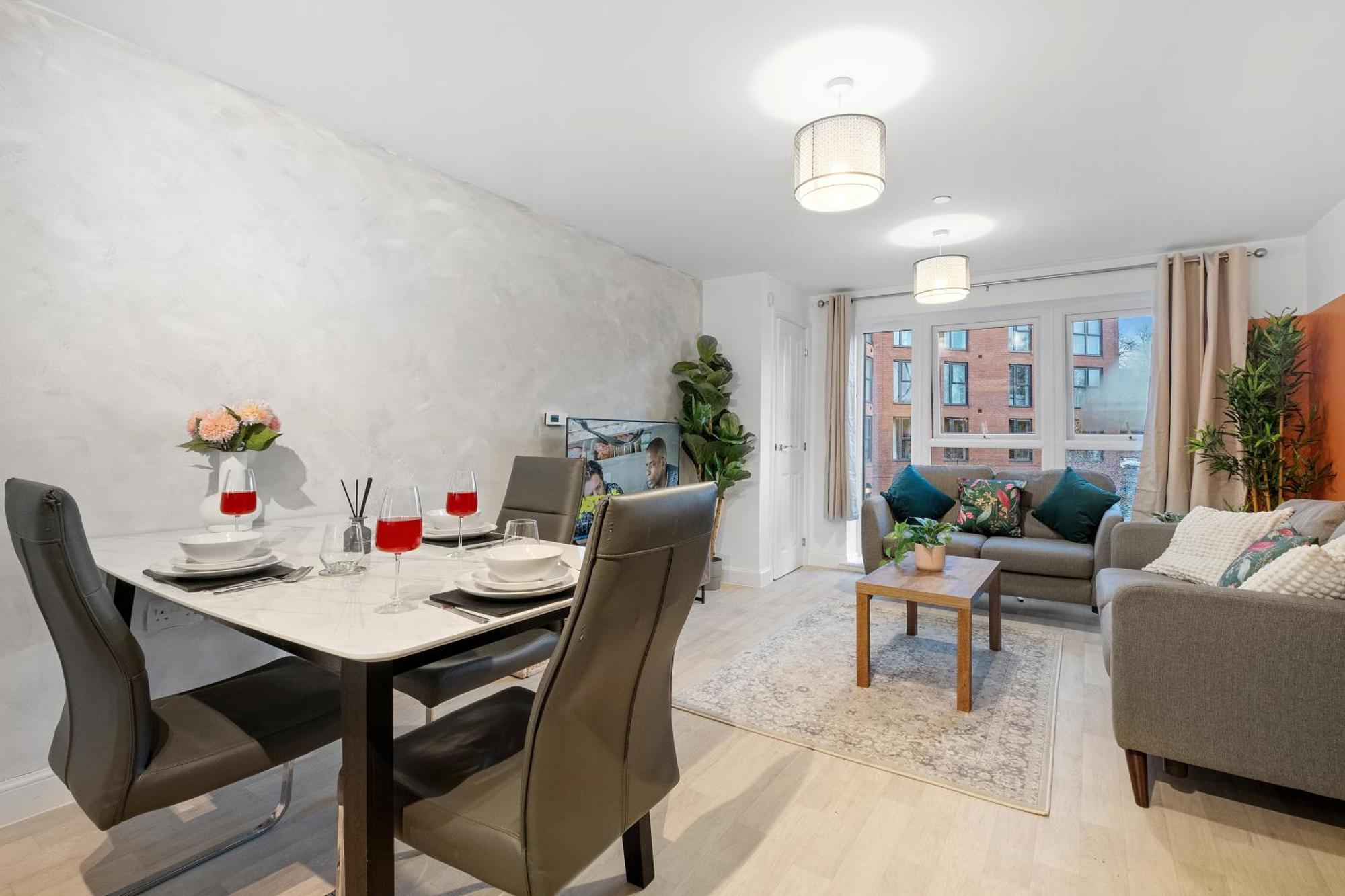 Chic Urban Haven - Luxurious City 2-bedroom Retreat With Top Amenities - Sleeps 6 *