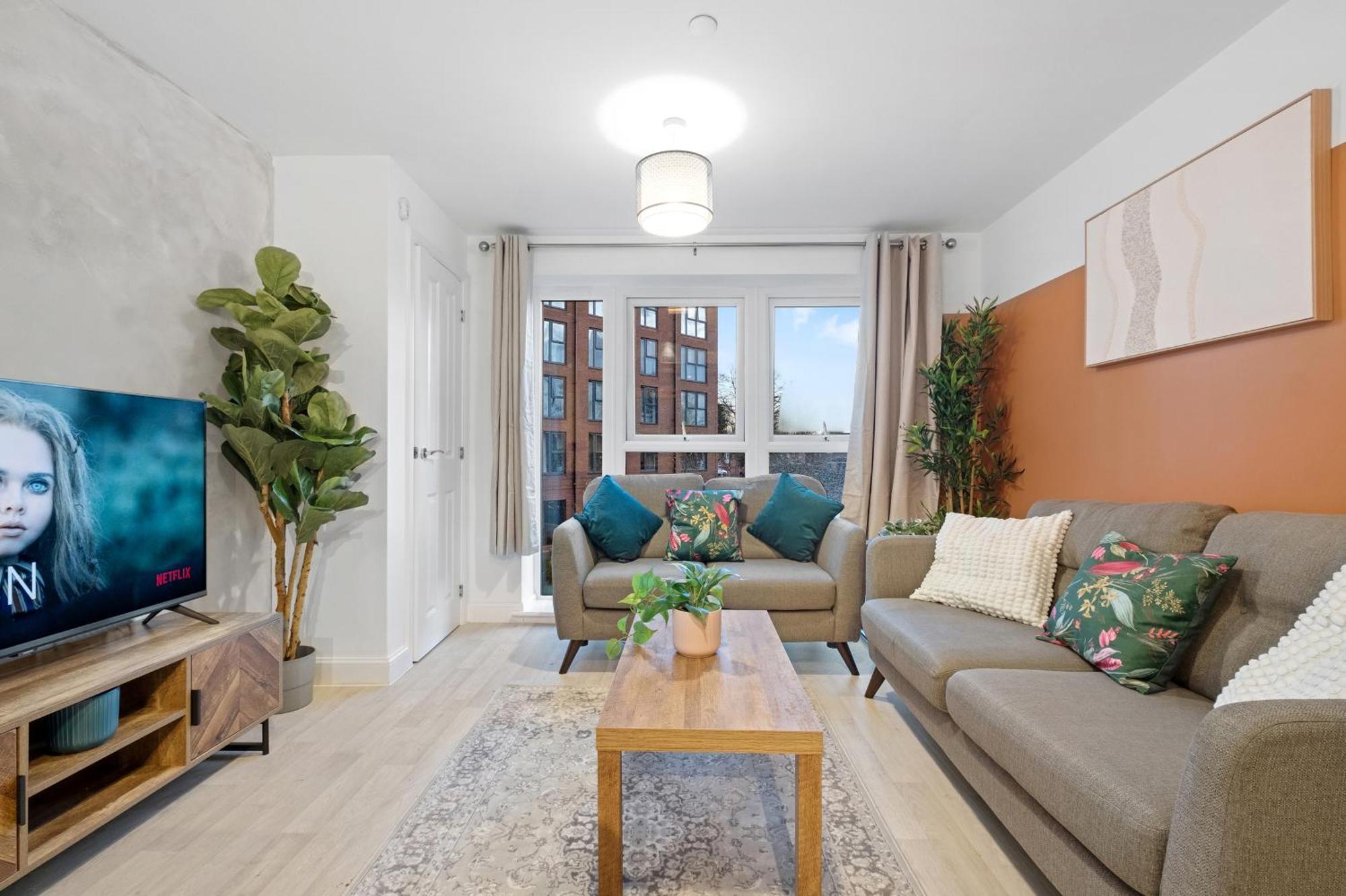 Apartment Chic Urban Haven - Luxurious City 2-bedroom Retreat With Top Amenities - Sleeps 6 *