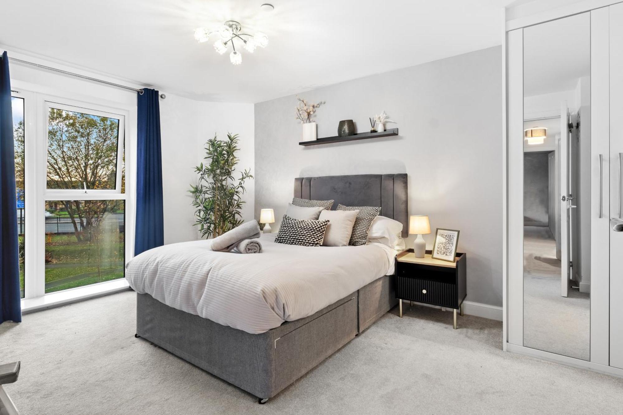 Apartment Chic Urban Haven - Luxurious City 2-bedroom Retreat With Top Amenities - Sleeps 6 Birmingham