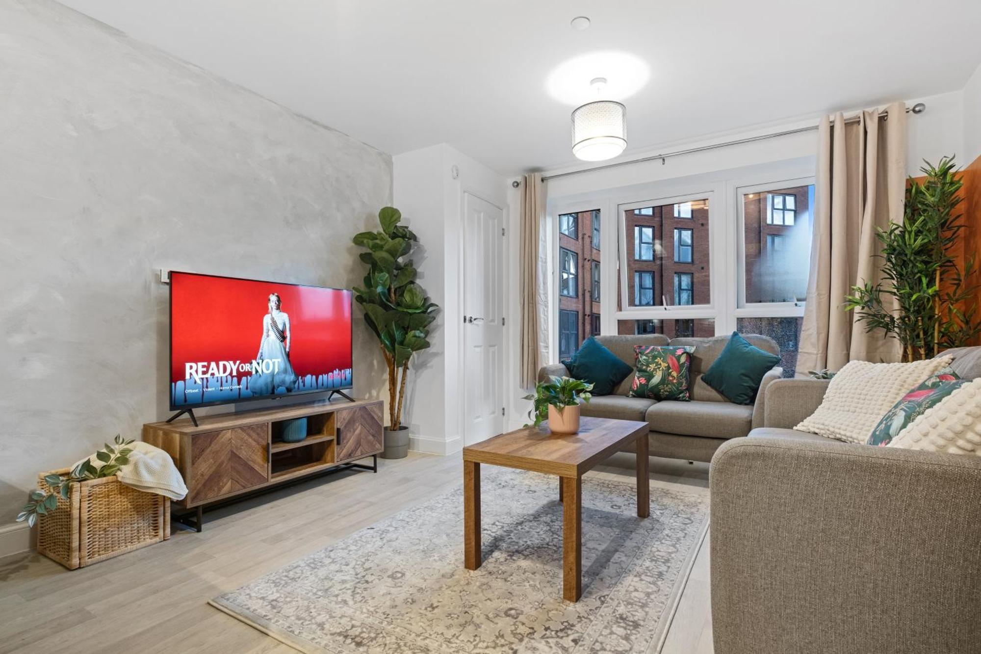 Chic Urban Haven - Luxurious City 2-bedroom Retreat With Top Amenities - Sleeps 6 Birmingham