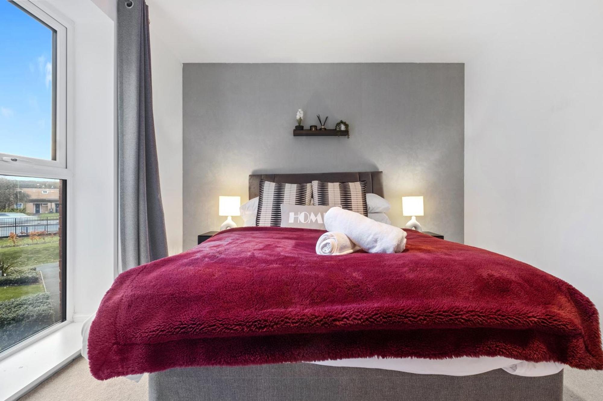 Chic Urban Haven - Luxurious City 2-bedroom Retreat With Top Amenities - Sleeps 6