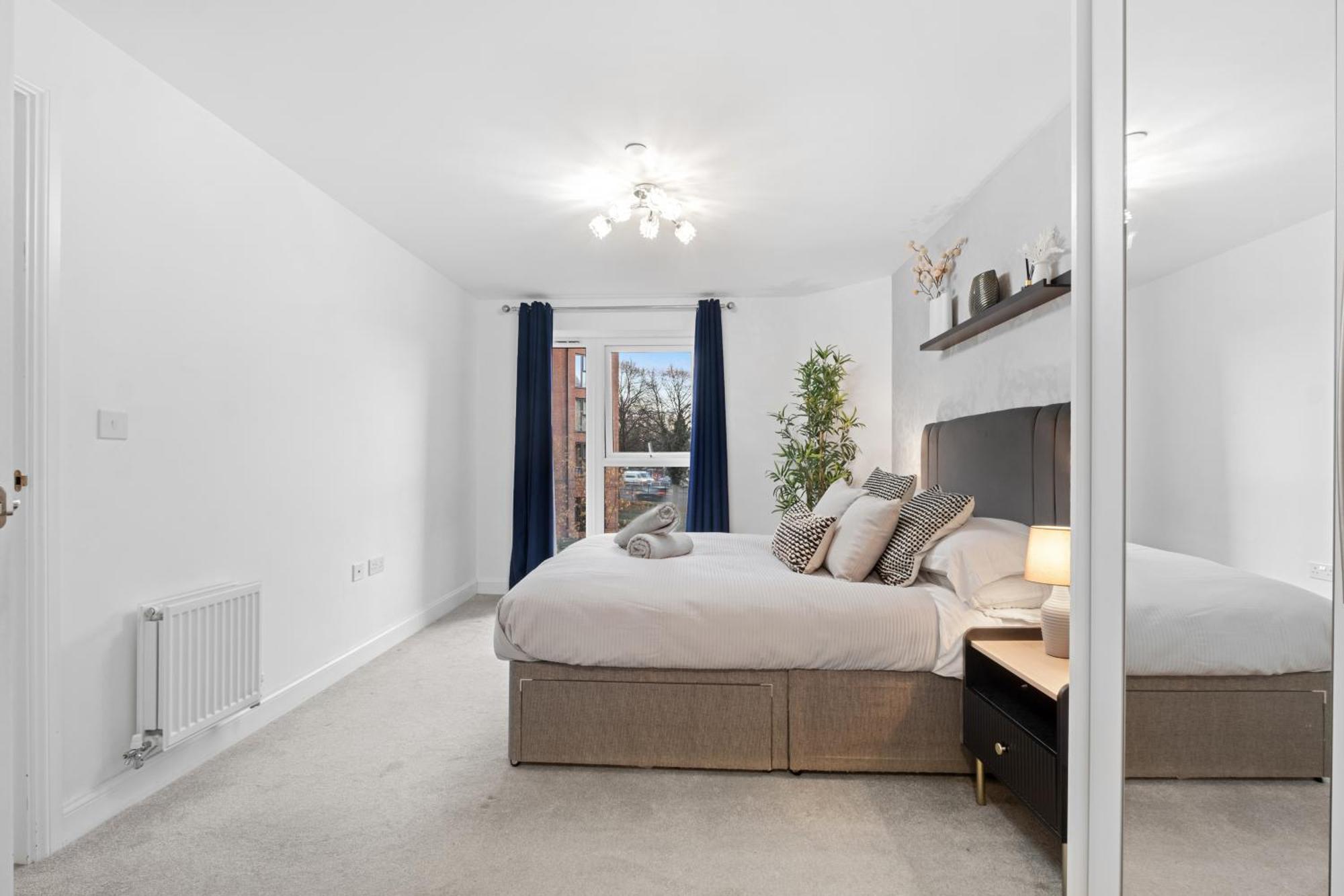 Apartment Chic Urban Haven - Luxurious City 2-bedroom Retreat With Top Amenities - Sleeps 6 Birmingham